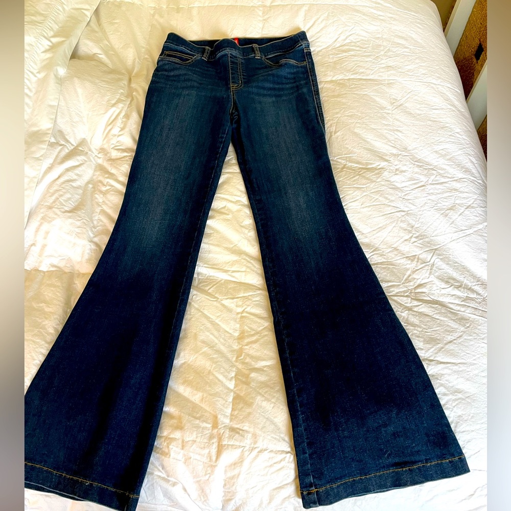 Spanx Women's Stretchy 70s Inspired Flare Jeans , waist 30” inseam 33”
Large-